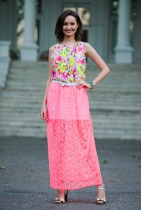 Женское летнее гипюровое розовое платье